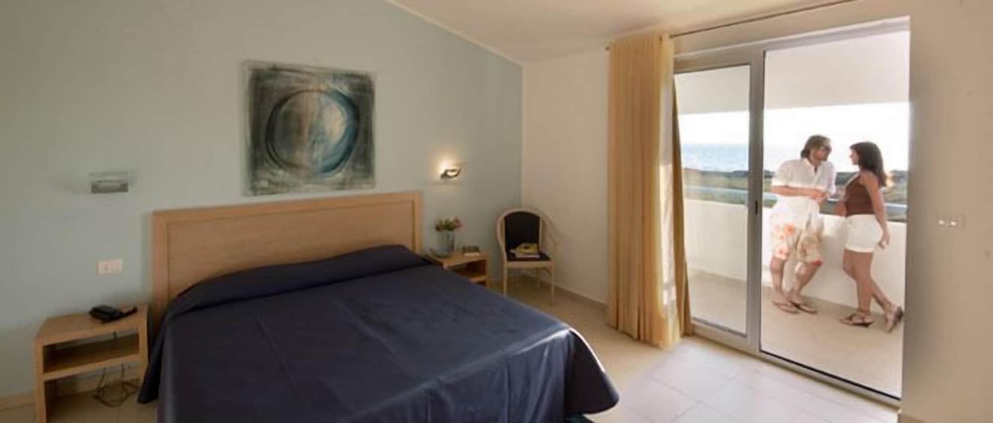 Parco Della Rocca Hotel Punta Braccetto Ngoại thất bức ảnh