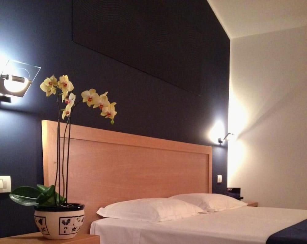 Parco Della Rocca Hotel Punta Braccetto Ngoại thất bức ảnh