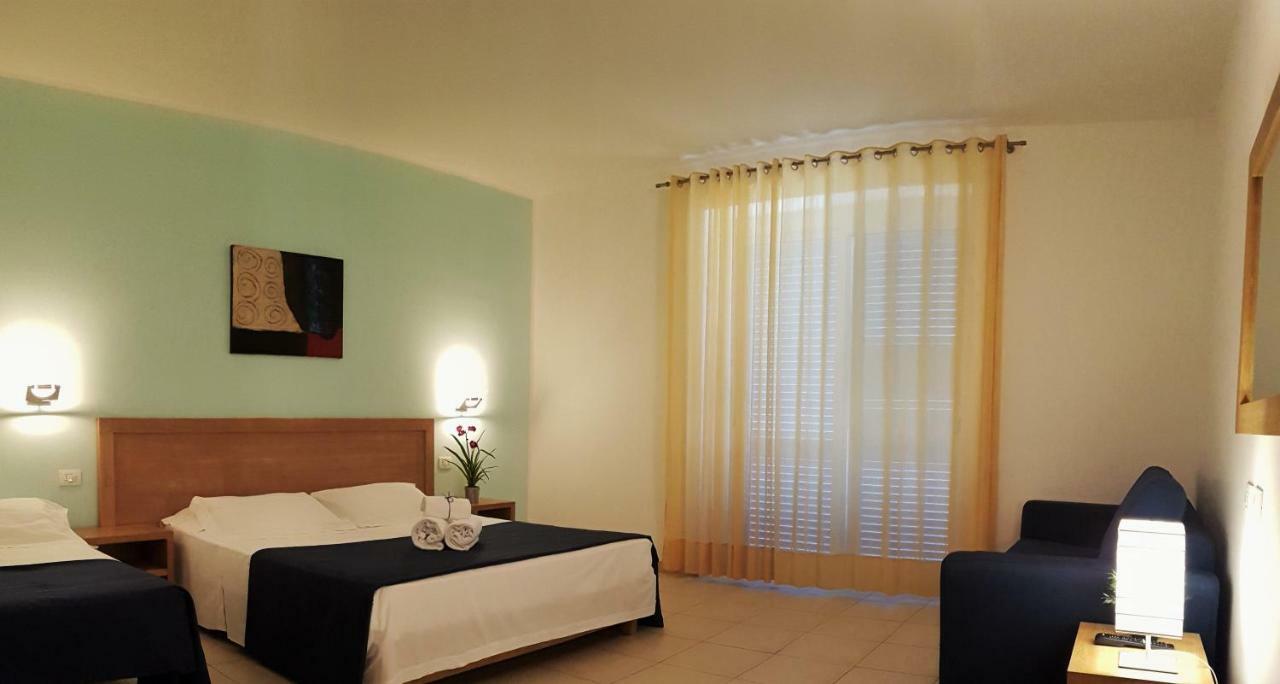 Parco Della Rocca Hotel Punta Braccetto Ngoại thất bức ảnh